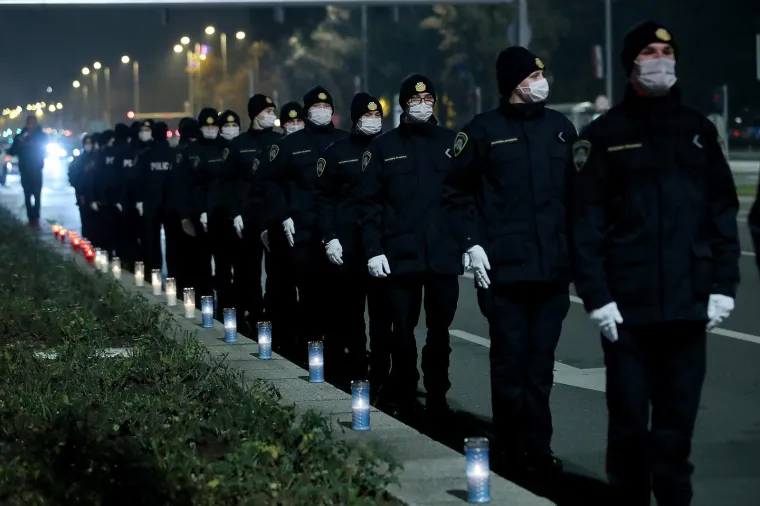 Na ovakvom travnjaku u srijedu se igrala utakmica osmine finala Hrvatskog kupa