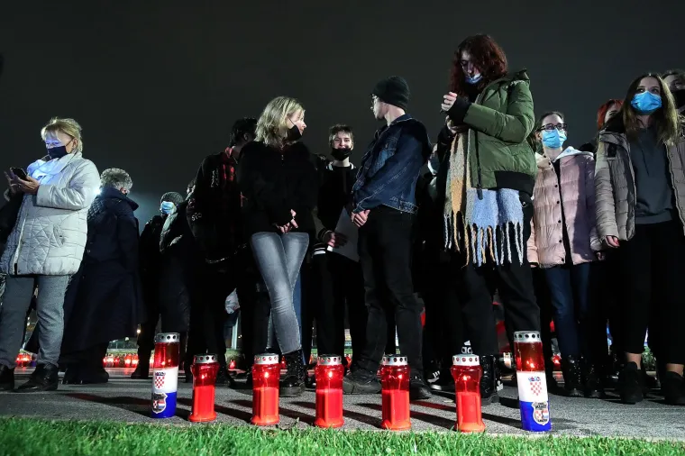 Na ovakvom travnjaku u srijedu se igrala utakmica osmine finala Hrvatskog kupa