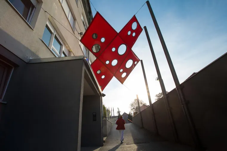 Za vrijeme opsade Vukovara gradska bolnica postala je vojna bolnica.