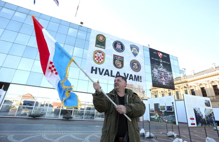 Na ovakvom travnjaku u srijedu se igrala utakmica osmine finala Hrvatskog kupa