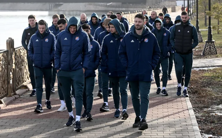 Dinamovci pro&scaron;etali hladnom Astanom: Jakirović sa zvijezdom Plavih hodao ruku pod ruku