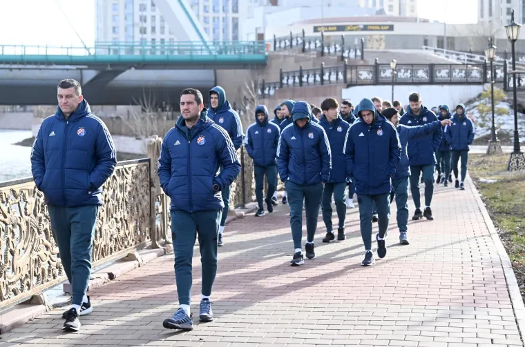 Dinamovci pro&scaron;etali hladnom Astanom: Jakirović sa zvijezdom Plavih hodao ruku pod ruku