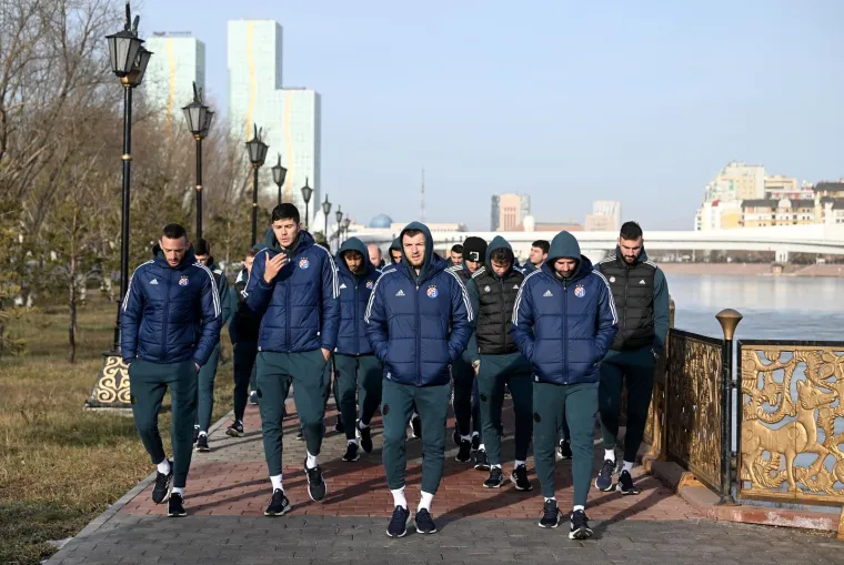 Dinamovci pro&scaron;etali hladnom Astanom: Jakirović sa zvijezdom Plavih hodao ruku pod ruku