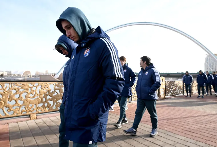 Dinamovci pro&scaron;etali hladnom Astanom: Jakirović sa zvijezdom Plavih hodao ruku pod ruku