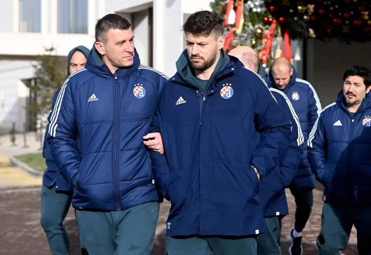 Dinamovci pro&scaron;etali hladnom Astanom: Jakirović sa zvijezdom Plavih hodao ruku pod ruku