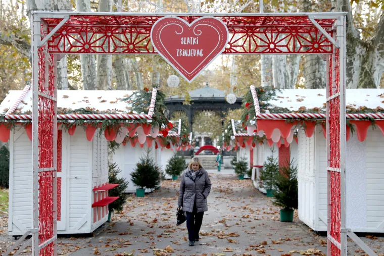 Pripreme za zagrebački Advent u punom jeku: Niknule prve kućice, a u subotu će zasjati tisuće lampica