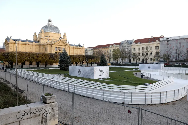 Pripreme za zagrebački Advent u punom jeku: Niknule prve kućice, a u subotu će zasjati tisuće lampica