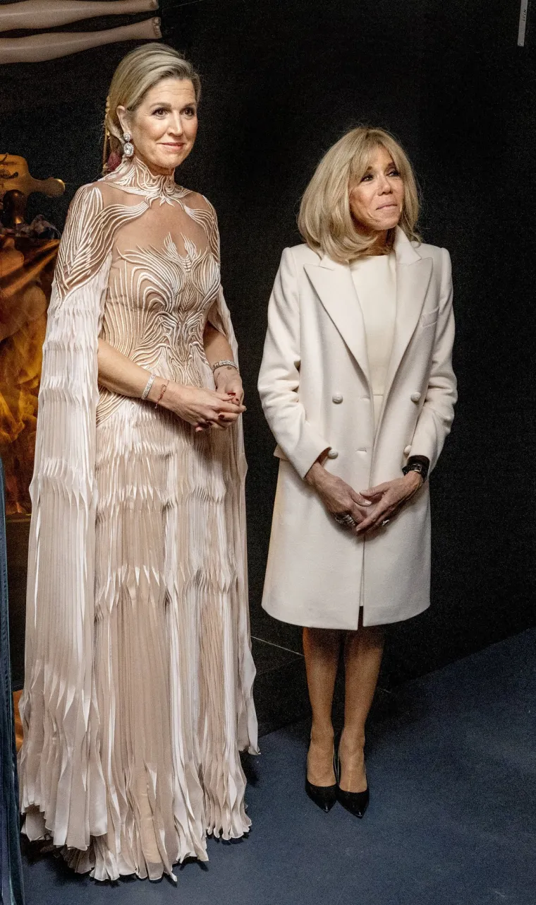 Društvo joj je pravila i Brigitte Macron (70).  Ljubavna veza nje i Emmanuela izazvala je skandal kada su se zaljubili. Njemu je bilo 16 godina, a ona je bila zrela žena u četrdesetima te supruga i majka. Iako su se suočili s brojnim osudama, dokazali su da su godine samo broj, pogotovo kad je u pitanju prava ljubav.