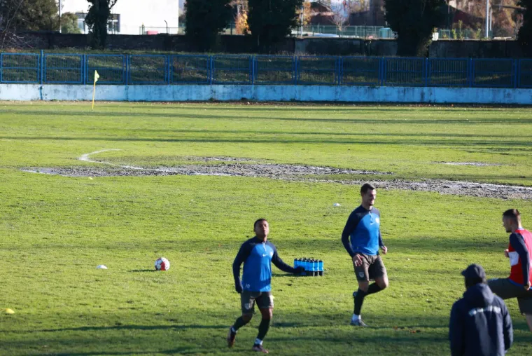 Ovo je teren na kojem se igrala osmina finala kupa: Kada vidite kako izgleda ne čude priče koje su kolale prije utakmice