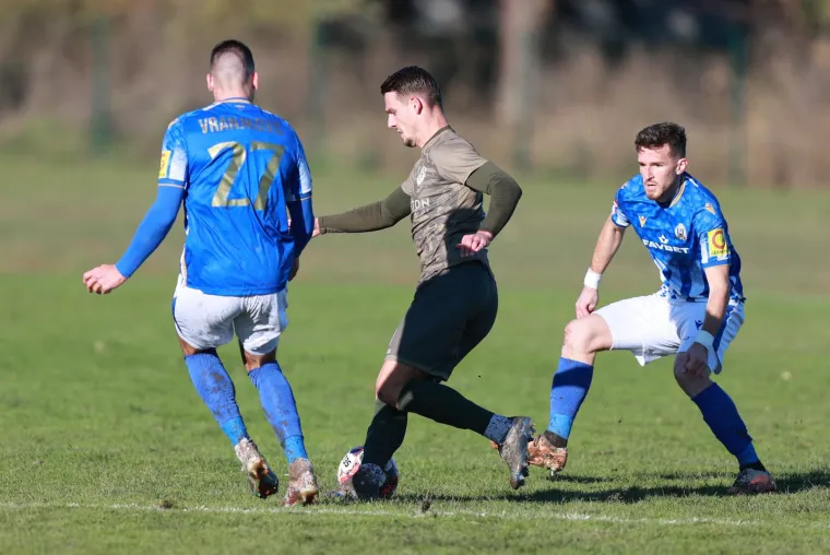 Ovo je teren na kojem se igrala osmina finala kupa: Kada vidite kako izgleda ne čude priče koje su kolale prije utakmice