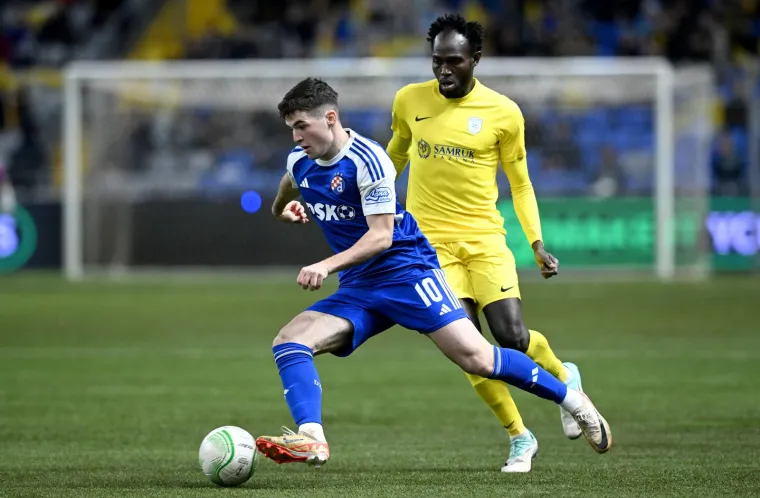 Dinamo je slavio u dalekom Kazahstanu, a jedan navijač domaćih imao je posebnu poruku za igrača Plavih