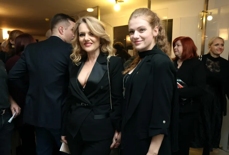 Danijela Pintarić plijenila pozornost elegancijom, osmijehom i raskošnim dekolteom