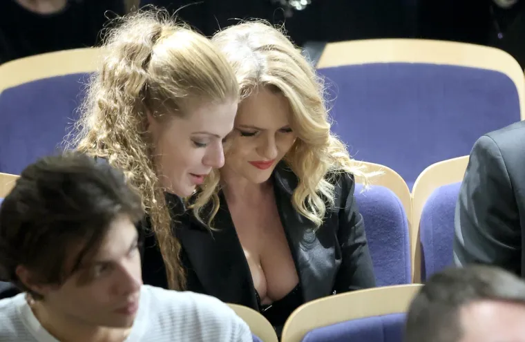 Danijela Pintarić plijenila pozornost elegancijom, osmijehom i rasko&scaron;nim dekolteom