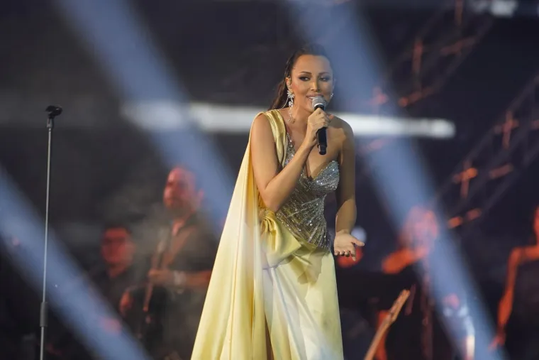 Aleksandra Prijović na koncertima uvijek spaja glamur i seksepil: Ovo su njezina najhot izdanja dosad, a čime će počastiti Zagreb?