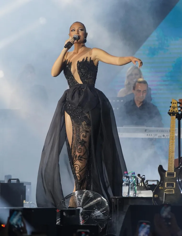 Aleksandra Prijović na koncertima uvijek spaja glamur i seksepil: Ovo su njezina najhot izdanja dosad, a čime će počastiti Zagreb?