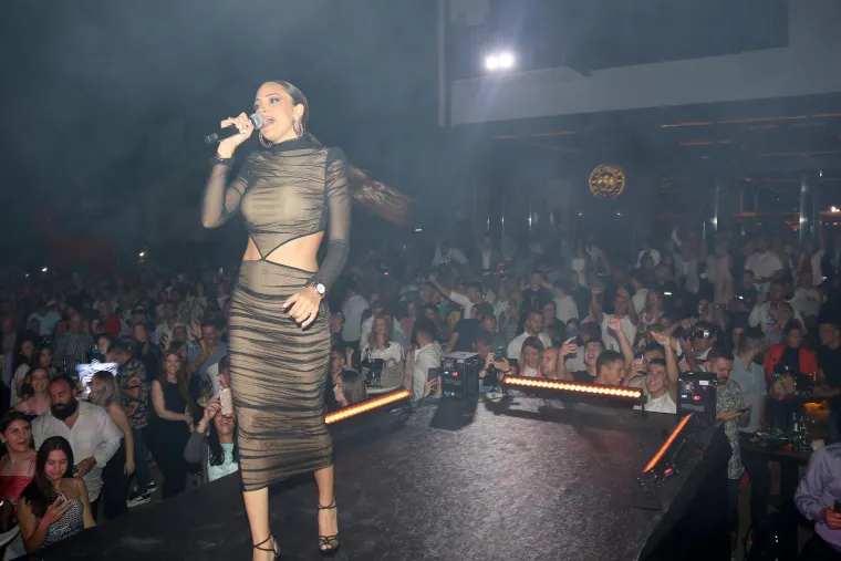 Aleksandra Prijović na koncertima uvijek spaja glamur i seksepil: Ovo su njezina najhot izdanja dosad, a čime će počastiti Zagreb?