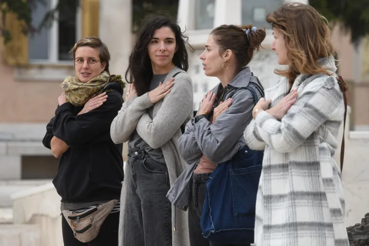 Mu&scaron;karci mole diljem Hrvatske da postanu glavne face u obitelji. Pernar snimao prosvjednike protiv molitelja