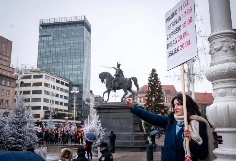 Mu&scaron;karci mole diljem Hrvatske da postanu glavne face u obitelji. Pernar snimao prosvjednike protiv molitelja