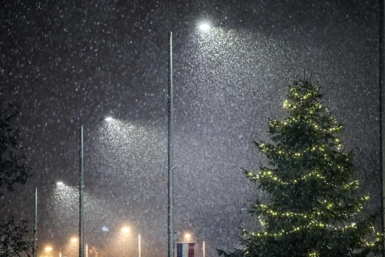 Snijeg zabijelio Zagreb i uljep&scaron;ao čarobno otvaranje Adventa: Pogledajte prekrasne prizore