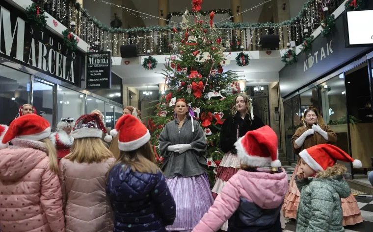 Snijeg zabijelio Zagreb i uljep&scaron;ao čarobno otvaranje Adventa: Pogledajte prekrasne prizore