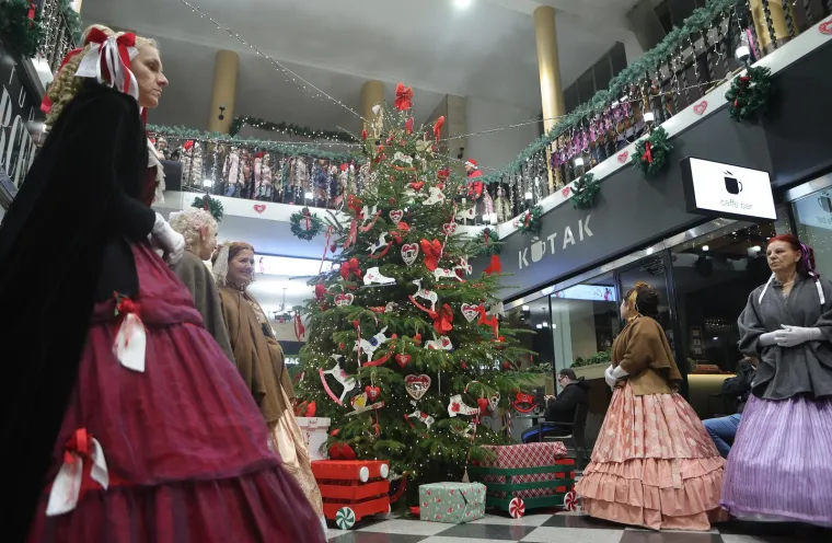 Snijeg zabijelio Zagreb i uljep&scaron;ao čarobno otvaranje Adventa: Pogledajte prekrasne prizore