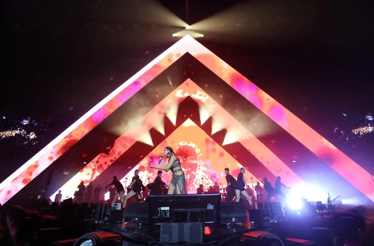 Aleksandra Prijović zapalila atmosferu u Areni, pogledajte kako danas sjaji u ljubičastom: 'Kad sam bila mala...'