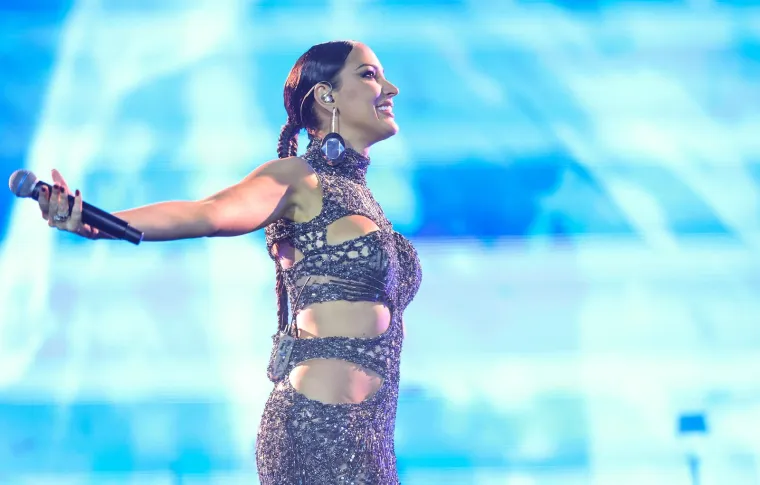 Aleksandra Prijović zapalila atmosferu u Areni, pogledajte kako danas sjaji u ljubičastom: 'Kad sam bila mala...'