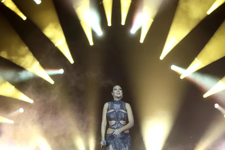 Aleksandra Prijović zapalila atmosferu u Areni, pogledajte kako danas sjaji u ljubičastom: 'Kad sam bila mala...'