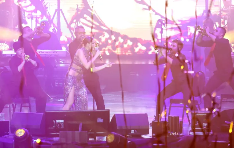 Aleksandra Prijović zapalila atmosferu u Areni, pogledajte kako danas sjaji u ljubičastom: 'Kad sam bila mala...'