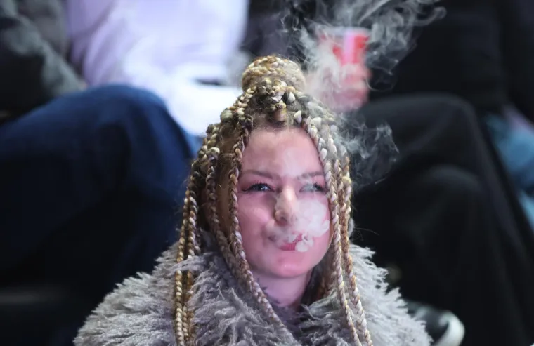 Aleksandra Prijović zapalila atmosferu u Areni, pogledajte kako danas sjaji u ljubičastom: 'Kad sam bila mala...'