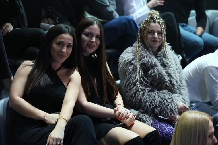 Aleksandra Prijović zapalila atmosferu u Areni, pogledajte kako danas sjaji u ljubičastom: 'Kad sam bila mala...'