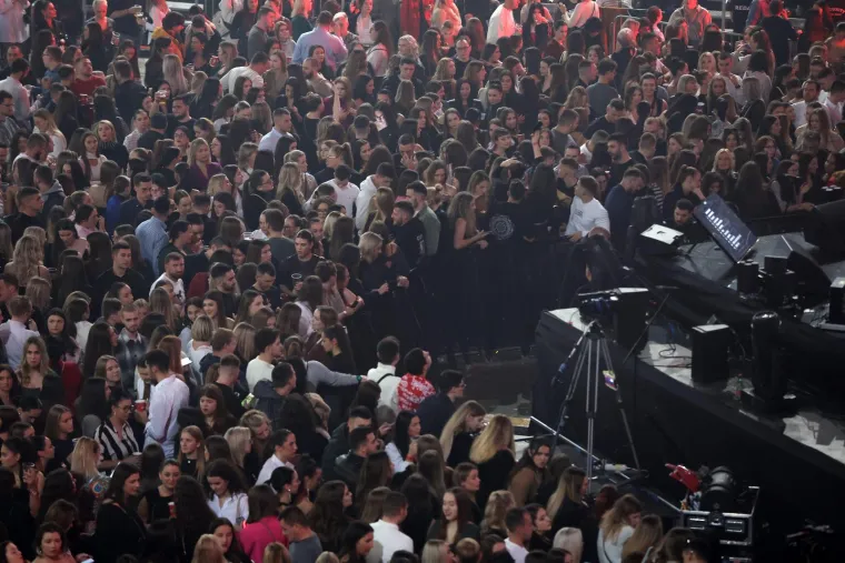 Aleksandra Prijović zapalila atmosferu u Areni, pogledajte kako danas sjaji u ljubičastom: 'Kad sam bila mala...'