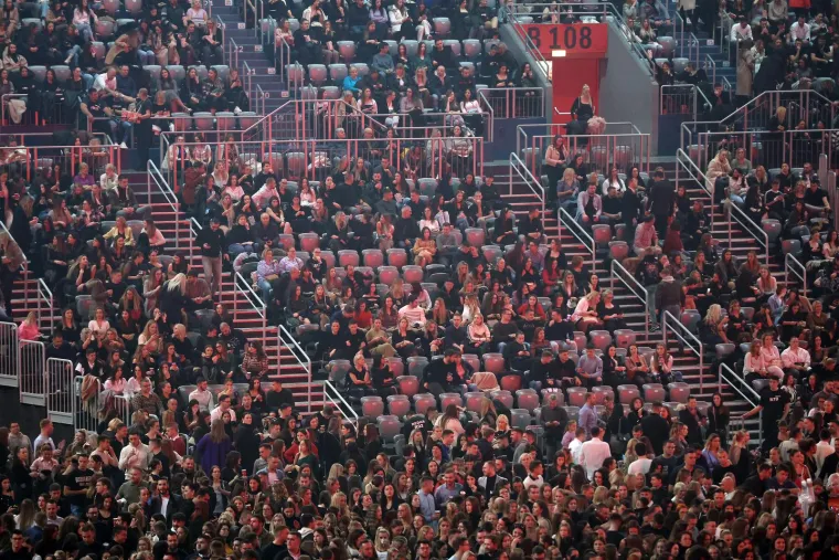 Aleksandra Prijović zapalila atmosferu u Areni, pogledajte kako danas sjaji u ljubičastom: 'Kad sam bila mala...'