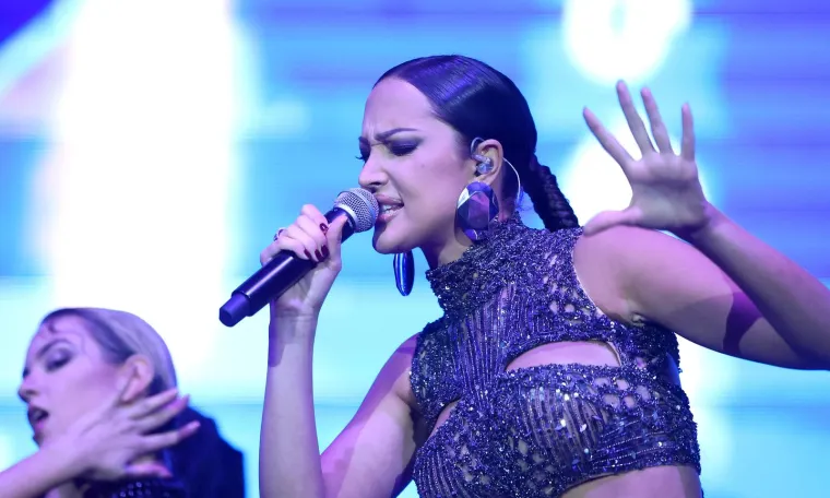 Aleksandra Prijović zapalila atmosferu u Areni, pogledajte kako danas sjaji u ljubičastom: 'Kad sam bila mala...'