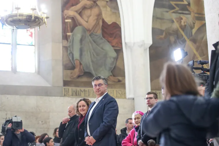 Plenković se pomolio na misi, pa otkrio da ga ekstremisti žele svrgnuti: 'Oni bi rušili ustavni poredak nasilnim metodama'