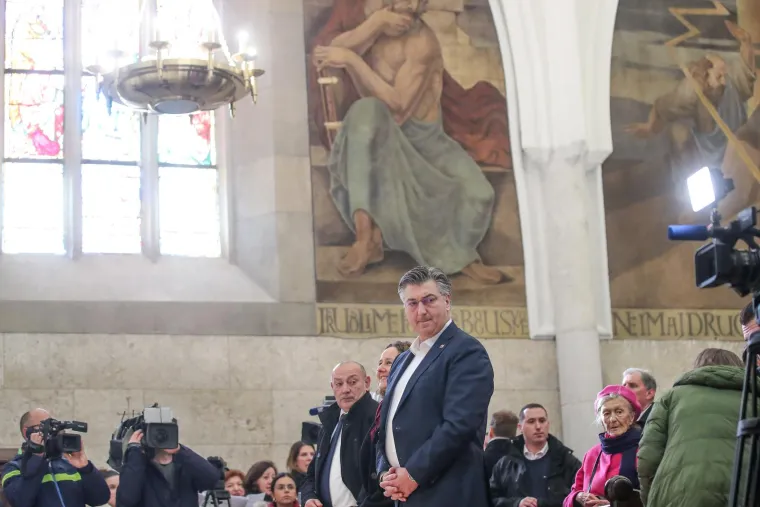 Plenković se pomolio na misi, pa otkrio da ga ekstremisti žele svrgnuti: 'Oni bi rušili ustavni poredak nasilnim metodama'