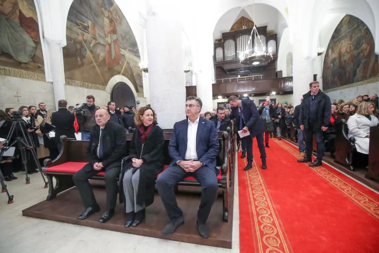 Plenković se pomolio na misi, pa otkrio da ga ekstremisti žele svrgnuti: 'Oni bi rušili ustavni poredak nasilnim metodama'