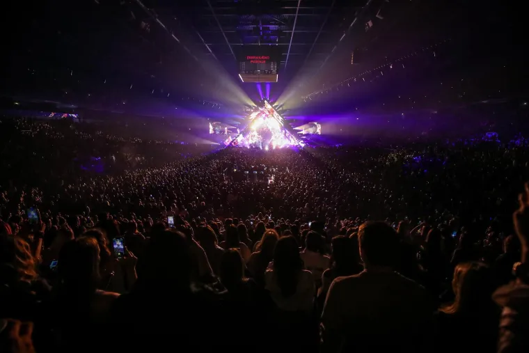 Aleksandra Prijović priredila totalni spektakl u zagrebačkoj Areni! Noć je bila posebna po jedinstvenim gostima: 'Oči su im bile pune suza'