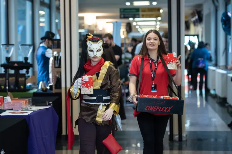 Zgodne glumice okupirale crveni tepih, a posebno su se isticale prelijepe Jelena Perčin i Judita Franković