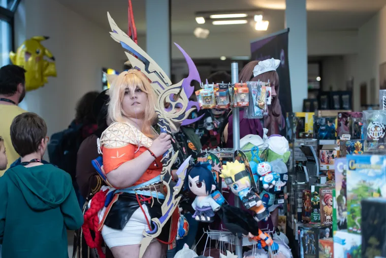 Zgodne glumice okupirale crveni tepih, a posebno su se isticale prelijepe Jelena Perčin i Judita Franković