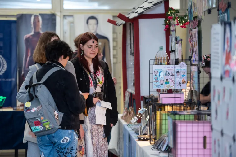 Zgodne glumice okupirale crveni tepih, a posebno su se isticale prelijepe Jelena Perčin i Judita Franković