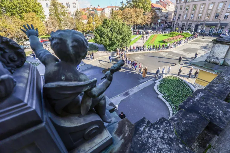 'Nikli' su Orašari ispred zagrebačkog HNK: Pogledajte zašto su posljednjih godina neizostavni ukrasi Božića