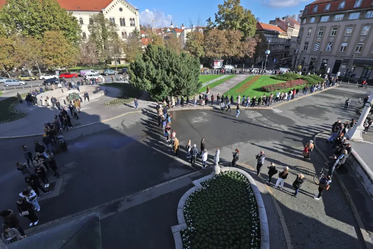 'Nikli' su Orašari ispred zagrebačkog HNK: Pogledajte zašto su posljednjih godina neizostavni ukrasi Božića