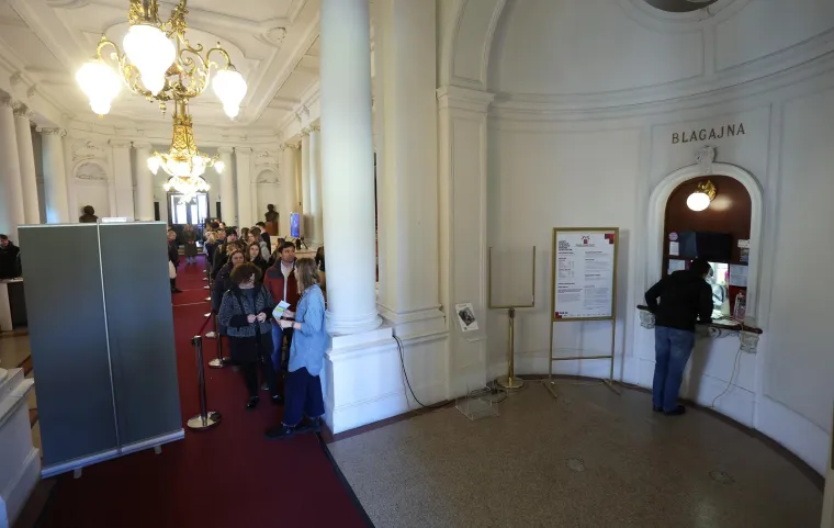 'Nikli' su Ora&scaron;ari ispred zagrebačkog HNK: Pogledajte za&scaron;to su posljednjih godina neizostavni ukrasi Božića