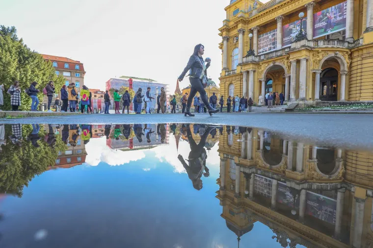 'Nikli' su Ora&scaron;ari ispred zagrebačkog HNK: Pogledajte za&scaron;to su posljednjih godina neizostavni ukrasi Božića