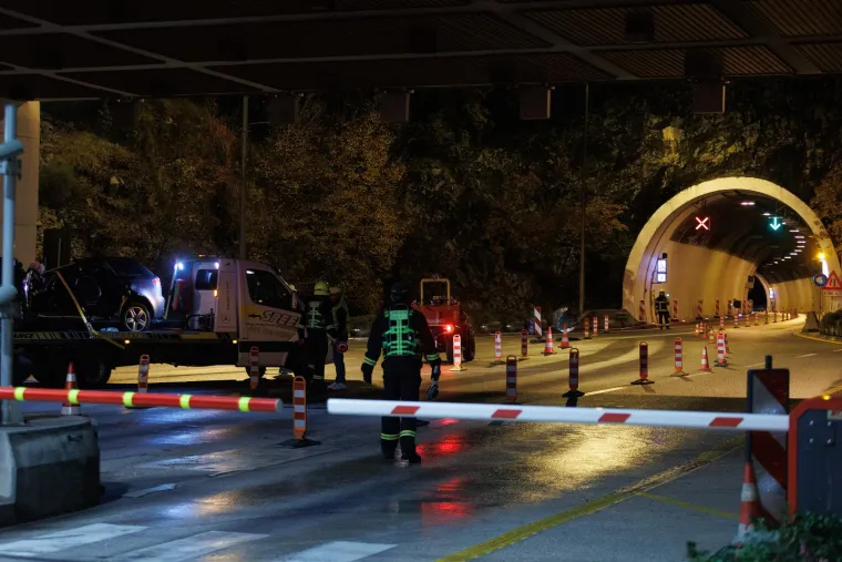 Prometna nesreća kod tunela Učka: Dvoje poginulih i dvoje ozlijeđenih, vozilo smrskano