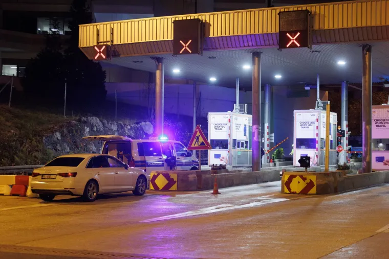 Prometna nesreća kod tunela Učka: Dvoje poginulih i dvoje ozlijeđenih, vozilo smrskano