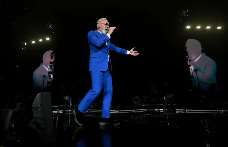 Cijela Arena podivljala je kad se pojavila Ivana Banfić, skoro je i Dino Merlin ostao bez teksta: Legenda je blistala