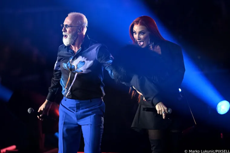 Cijela Arena podivljala je kad se pojavila Ivana Banfić, skoro je i Dino Merlin ostao bez teksta: Legenda je blistala