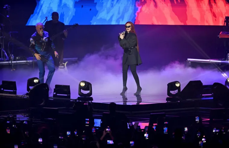 Cijela Arena podivljala je kad se pojavila Ivana Banfić, skoro je i Dino Merlin ostao bez teksta: Legenda je blistala